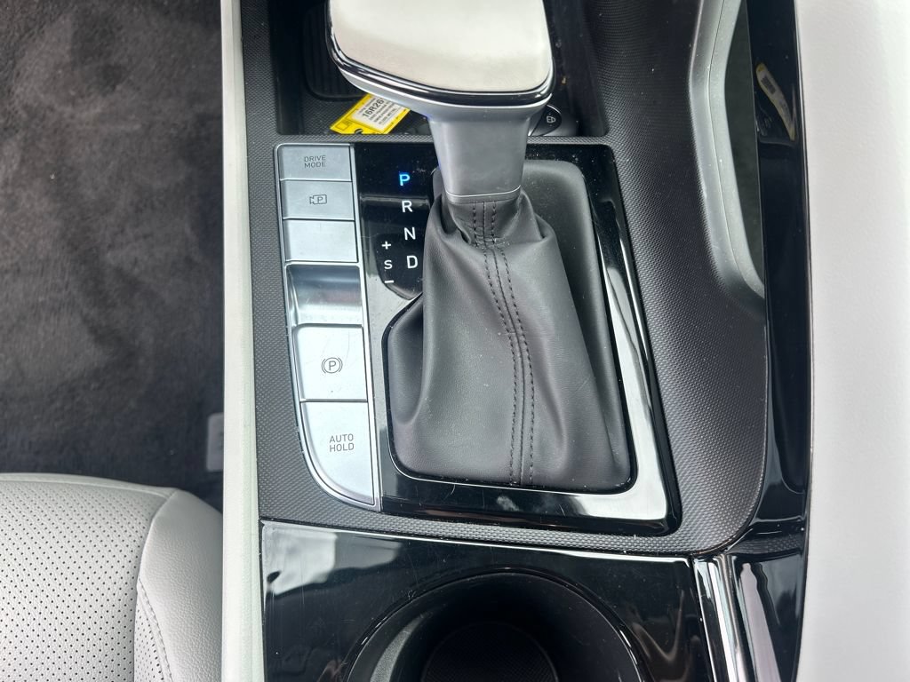 Used 2025 Hyundai Elantra Limited FWD image 19
