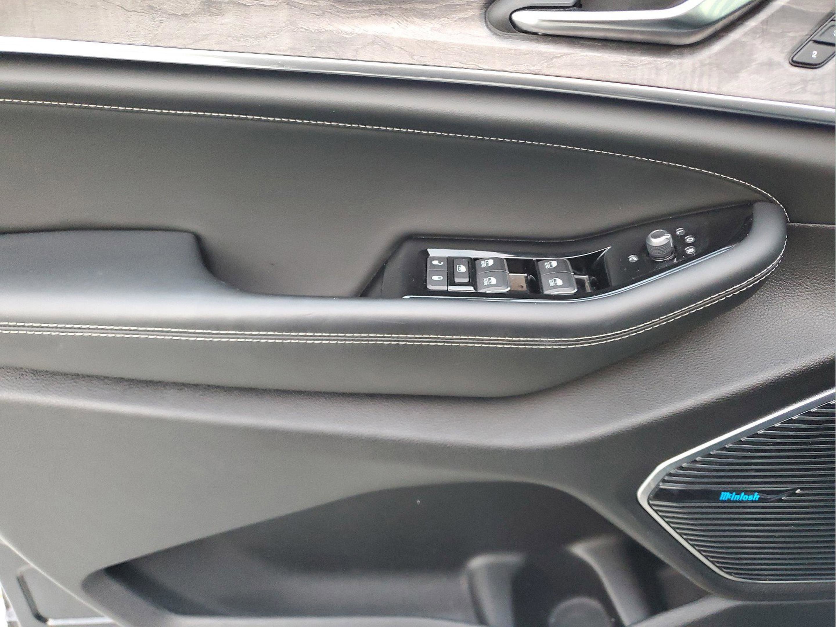 Used 2024 Jeep Grand Cherokee Overland w/ Advanced Protech Group III image 14