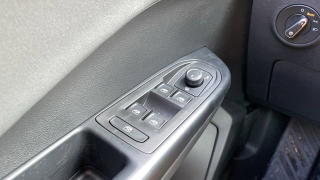 New 2026 Volkswagen Taos SE image 17