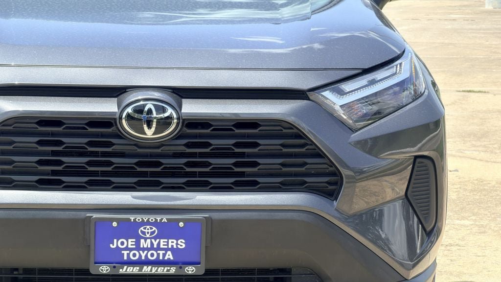 Used 2025 Toyota RAV4 XLE FWD image 5
