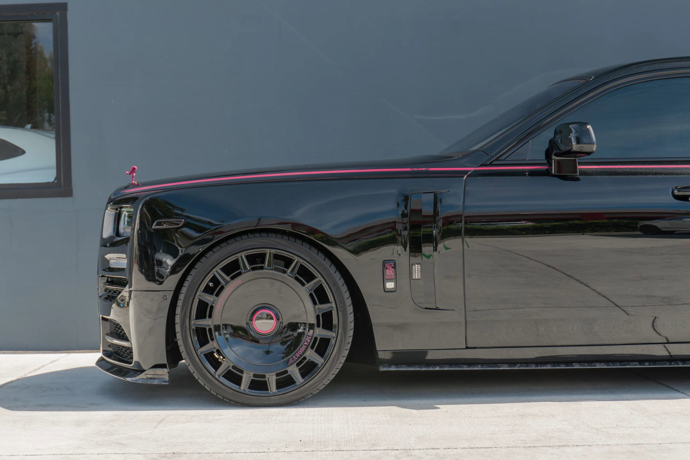 Used 2023 Rolls-Royce Phantom Sedan RWD image 18