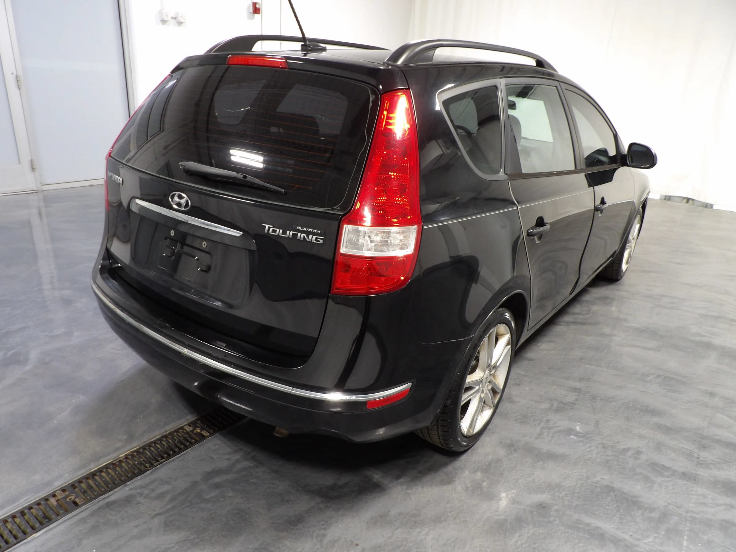 Used 2010 Hyundai Elantra SE FWD image 4