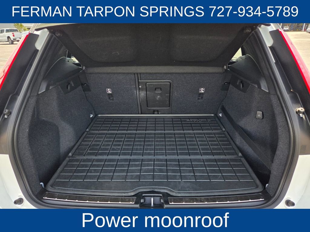 Used 2020 Volvo XC40 T4 R-Design w/ Protection Package Premier image 18