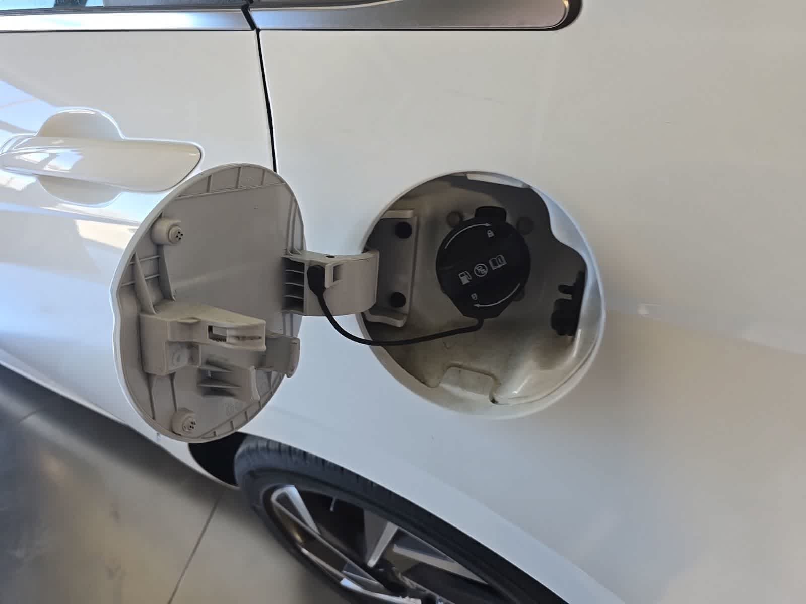 Used 2025 Hyundai Elantra Limited FWD image 11