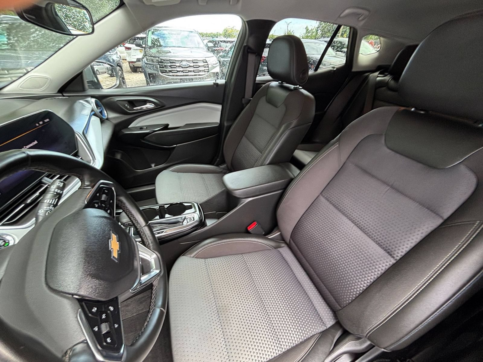 Used 2025 Chevrolet Trax LT w/ LT Convenience Package FWD image 36