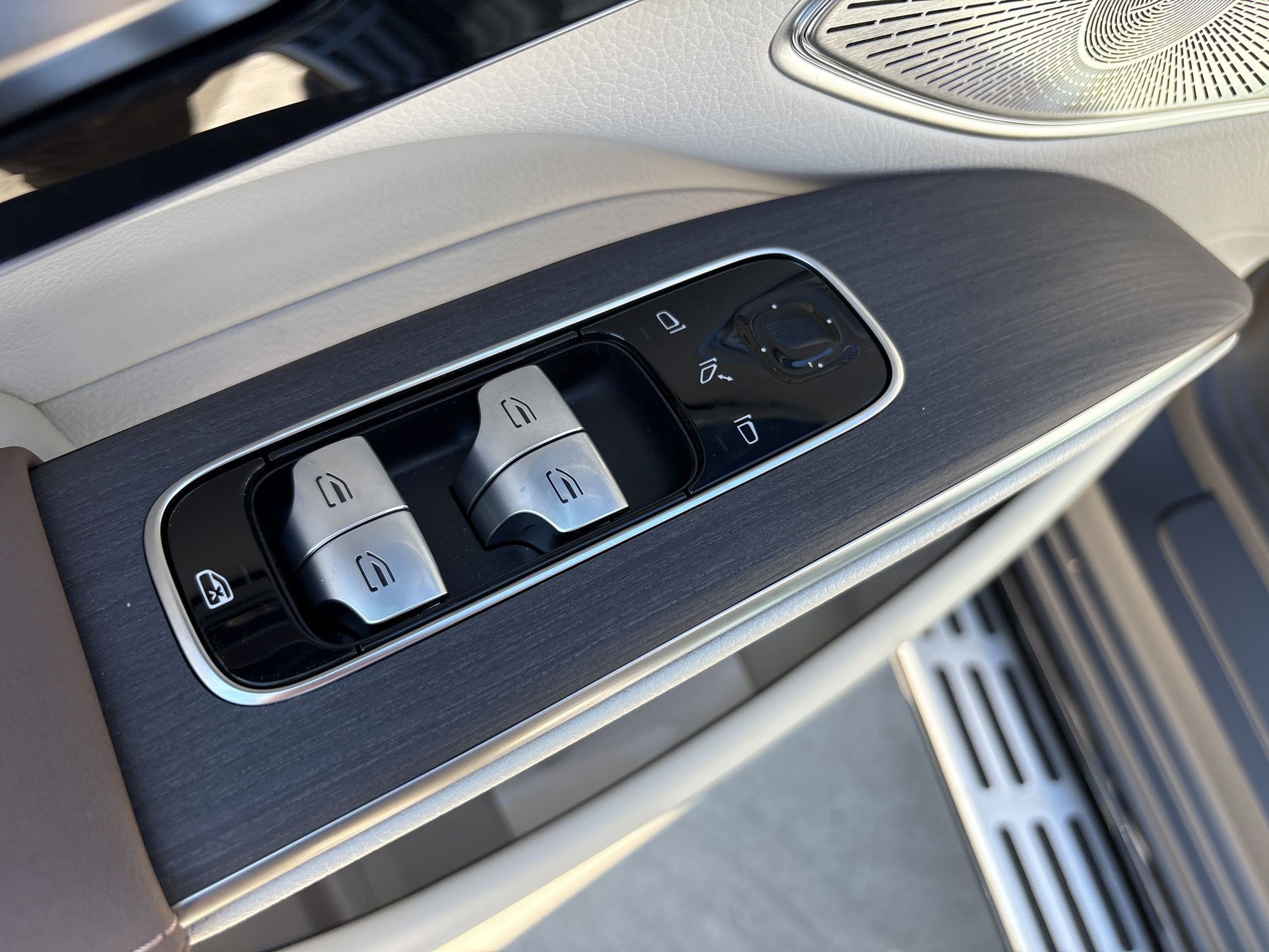 New 2026 Mercedes-Benz EQS 400 4MATIC SUV image 14