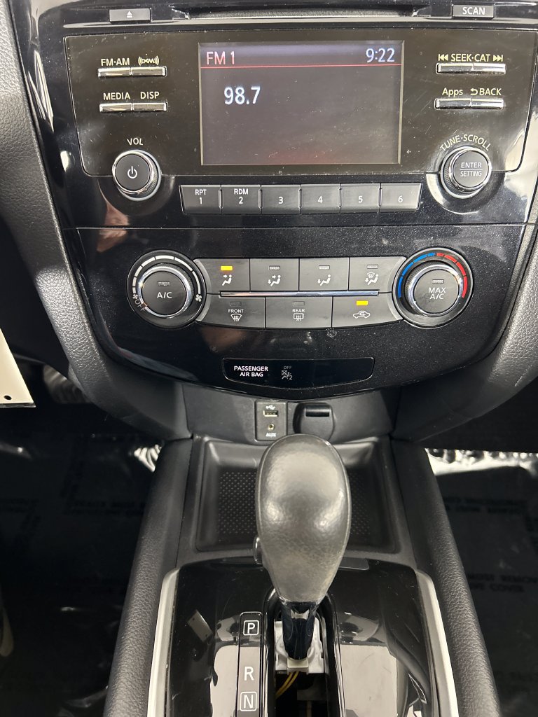 Used 2015 Nissan Rogue S FWD image 14