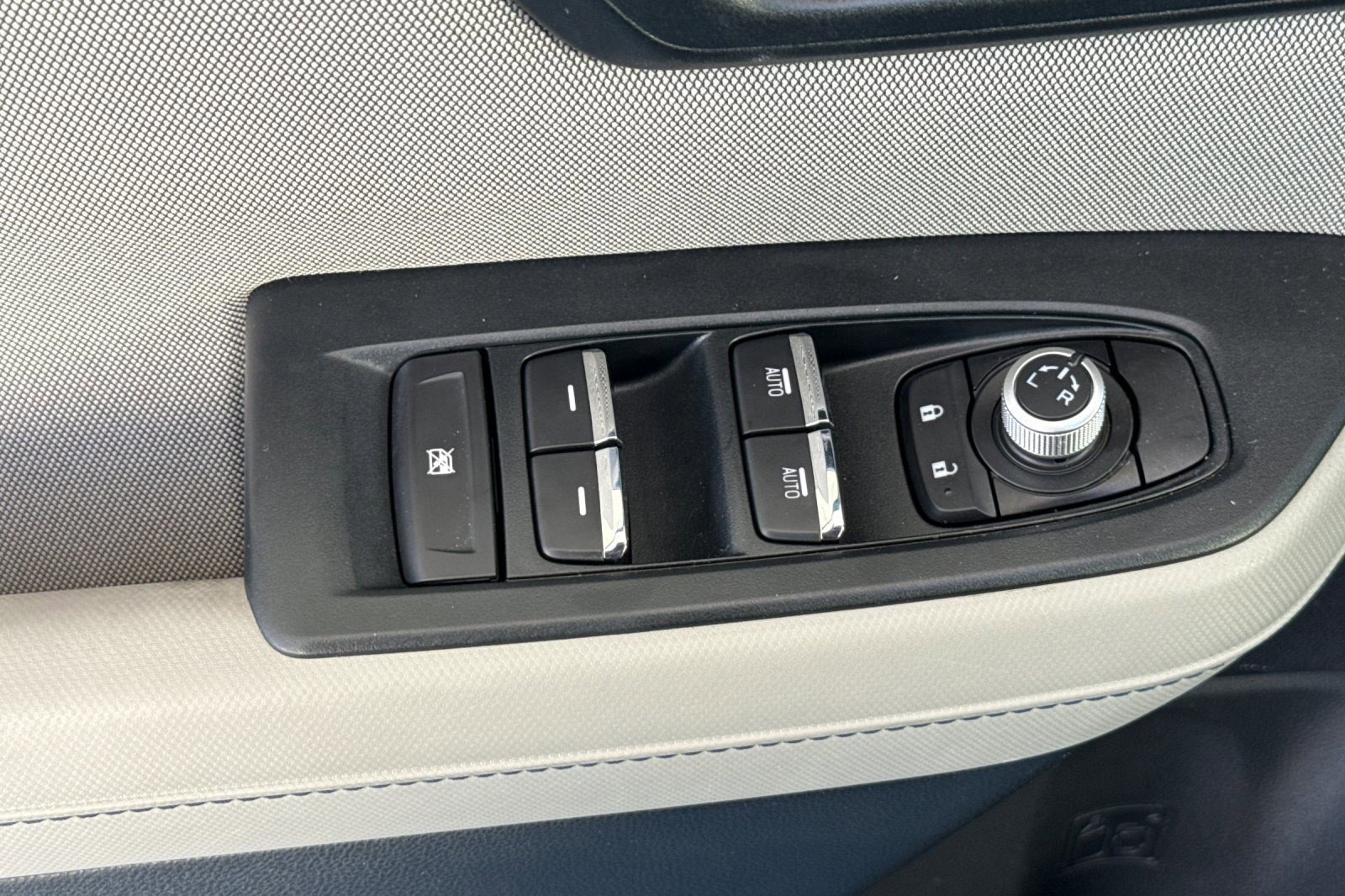 Used 2025 Subaru Forester Premium image 13