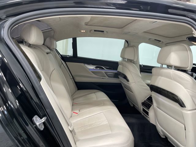 Used 2018 BMW 750i w/ Executive Package image 32