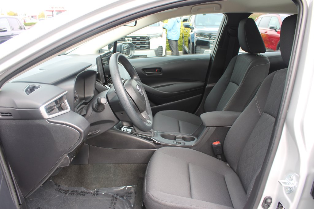 Used 2025 Toyota Corolla LE FWD image 11