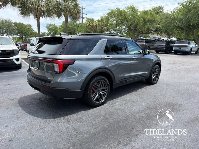 Certified 2025 Ford Explorer ST-Line w/ Premium Package AWD/4WD image 9