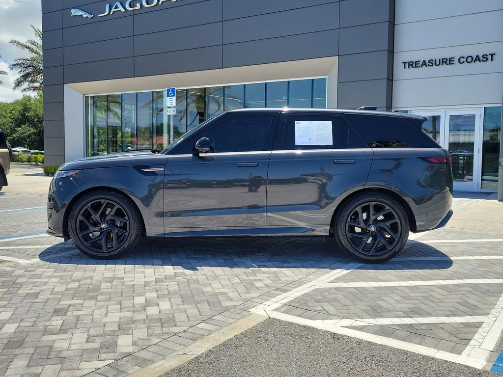 Used 2024 Land Rover Range Rover Sport Dynamic SE AWD/4WD image 2