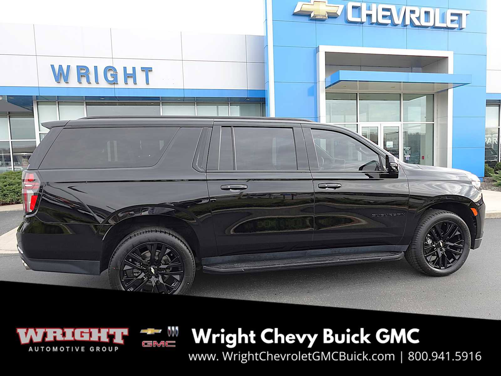 Used 2022 Chevrolet Suburban RST w/ Sport Performance Package image 2