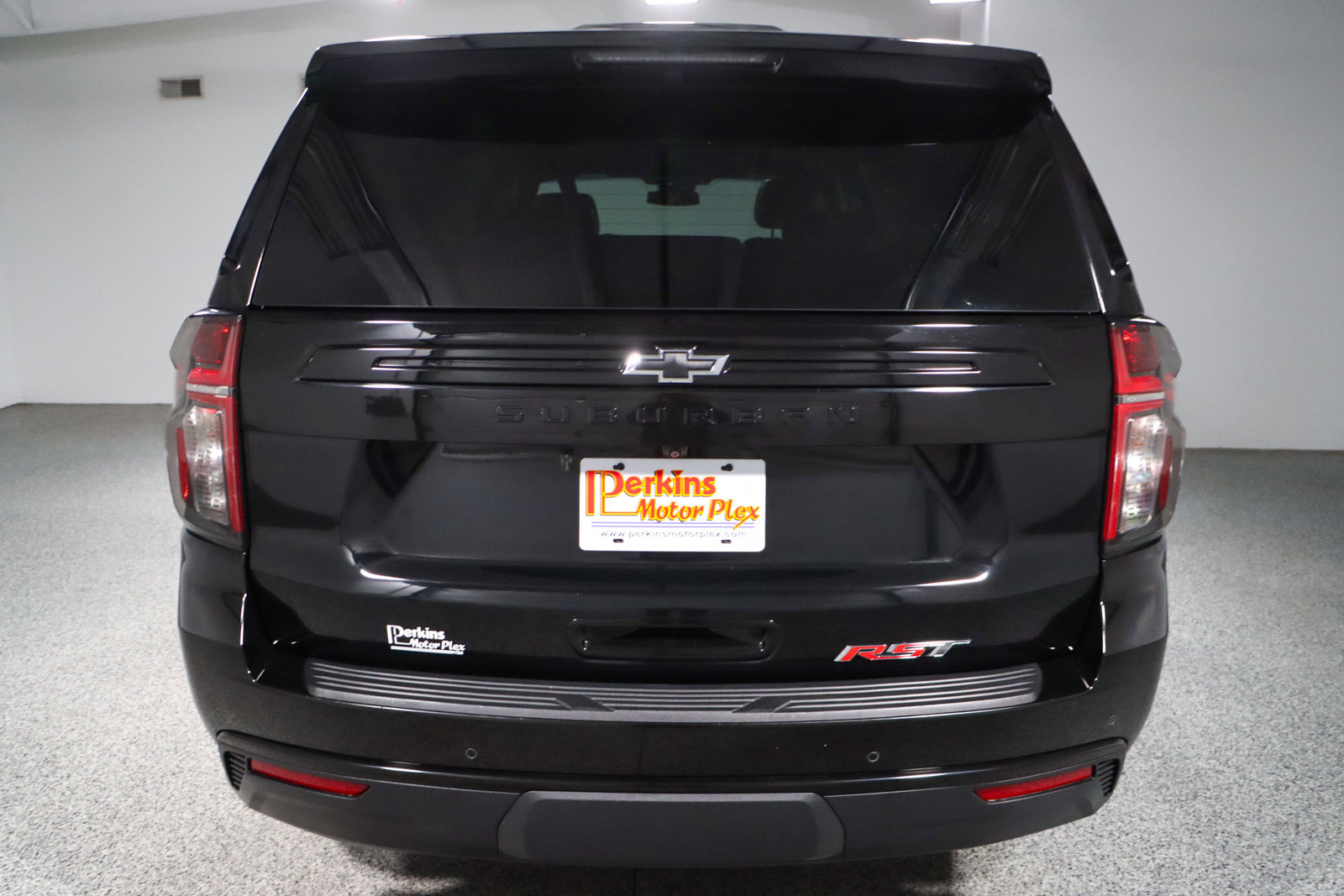 Used 2024 Chevrolet Suburban RST w/ Luxury Package AWD/4WD image 8