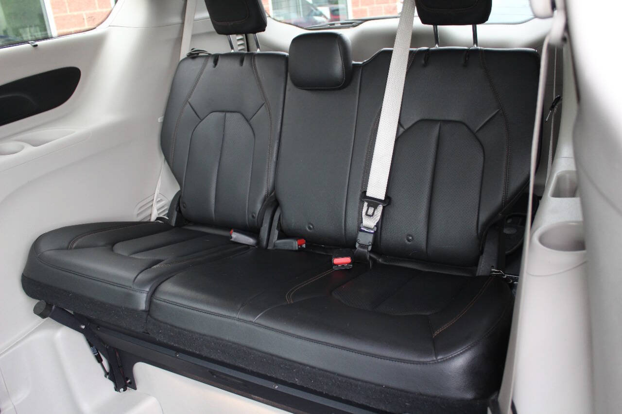 Used 2019 Chrysler Pacifica Touring-L FWD image 26