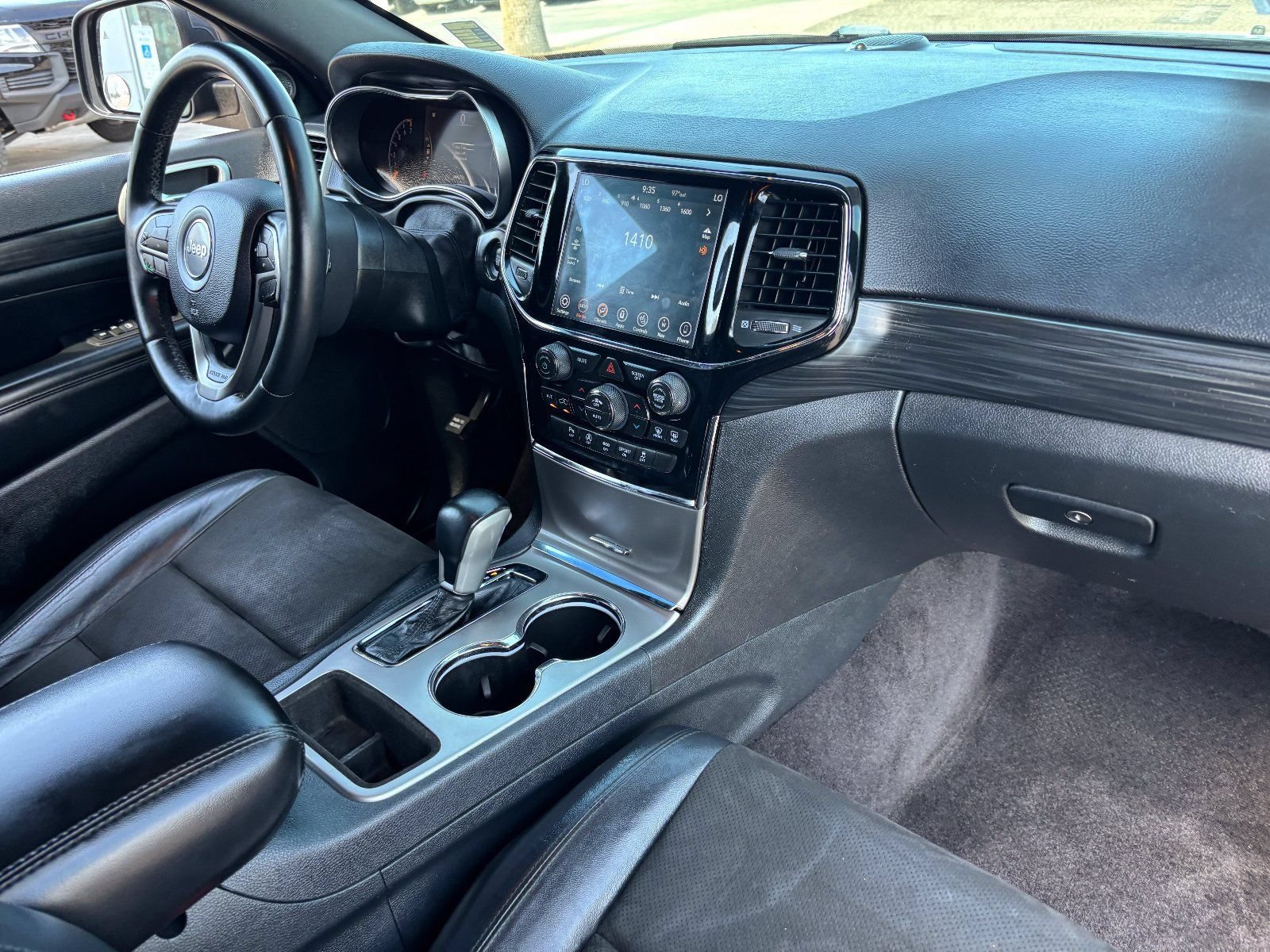 Used 2019 Jeep Grand Cherokee Altitude AWD/4WD image 13