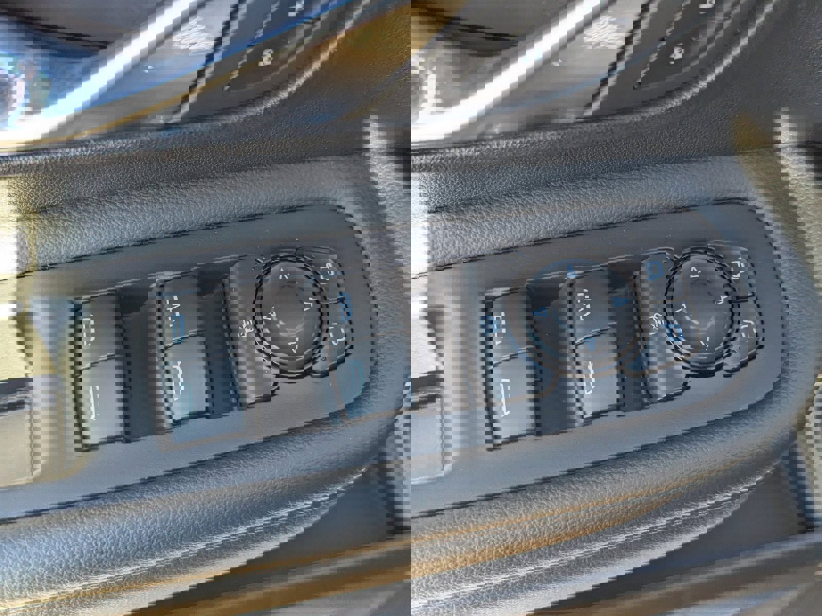 Used 2024 GMC Terrain Denali w/ Black Diamond Edition image 25