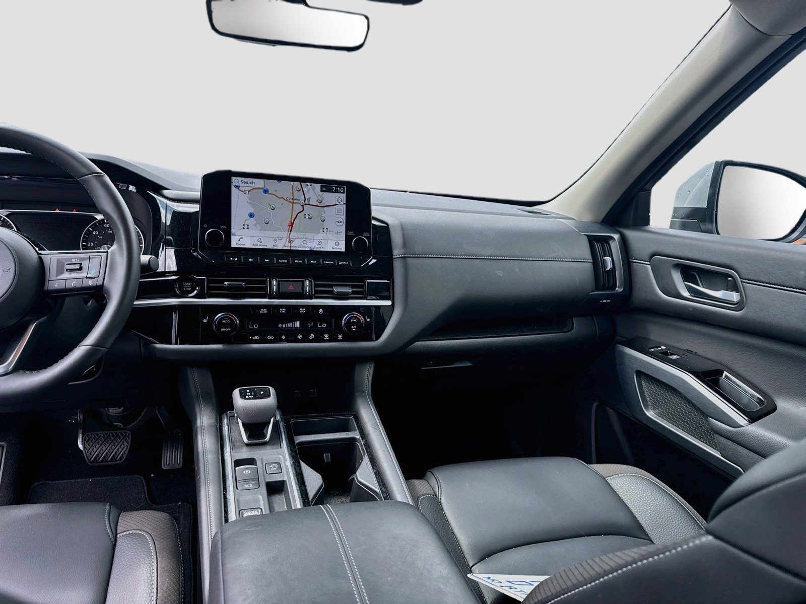 Used 2025 Nissan Pathfinder SL FWD image 23