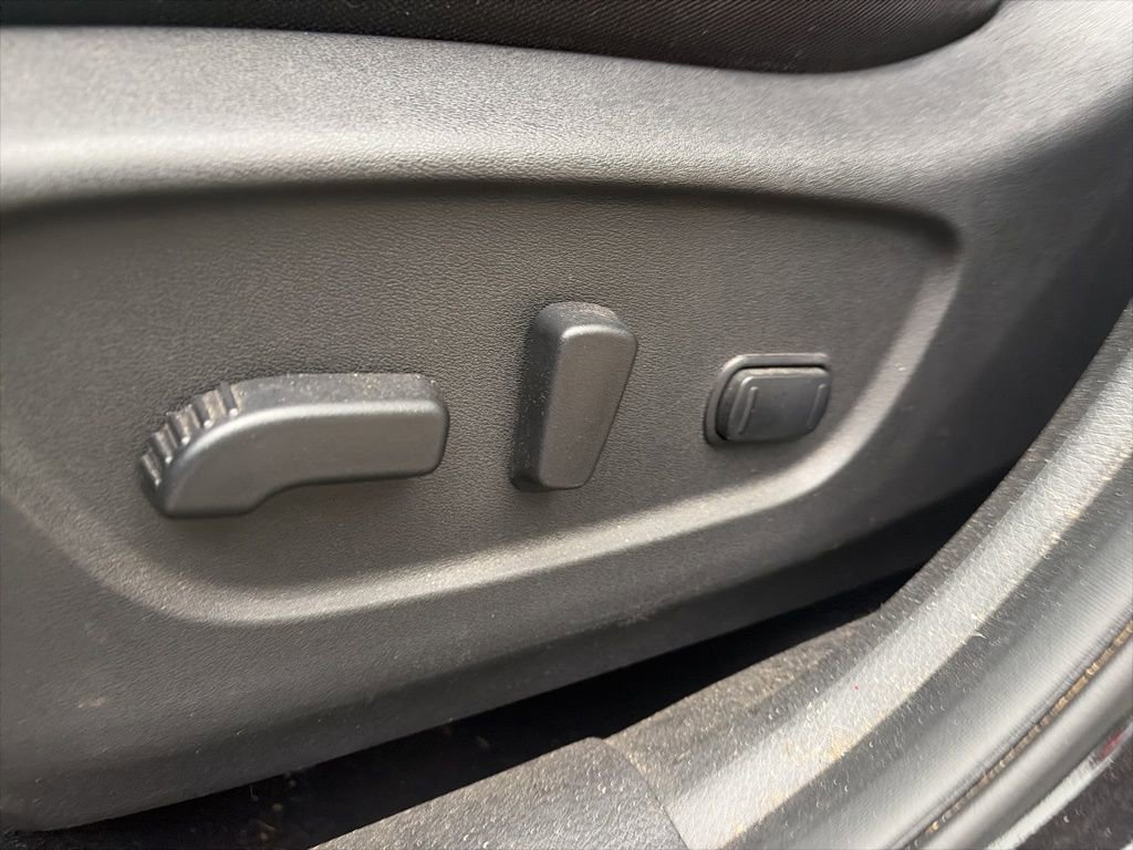 Used 2018 Nissan Rogue SV AWD/4WD image 9