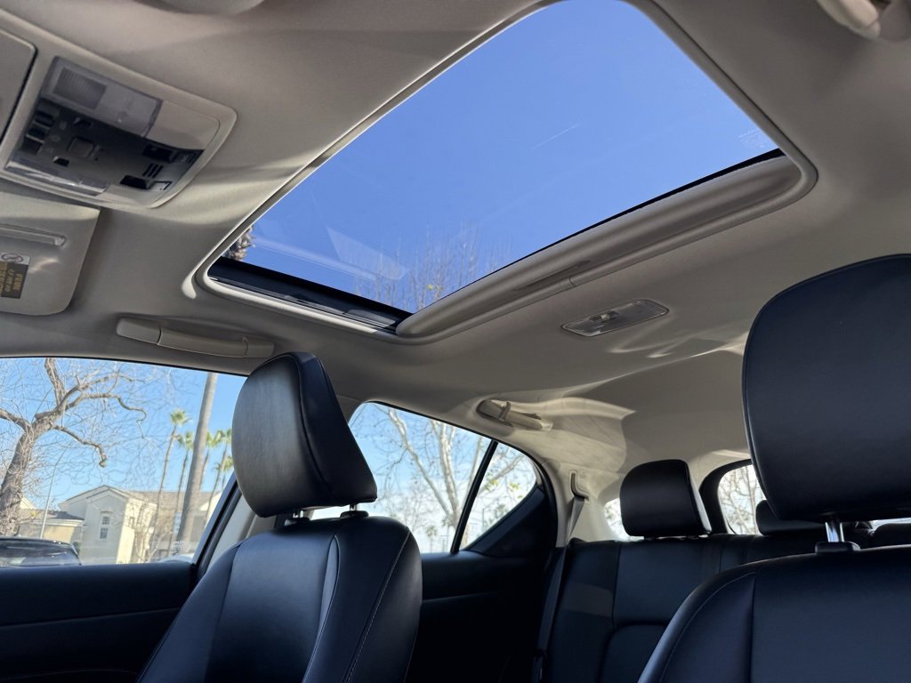 Used 2017 Lexus CT 200h image 2