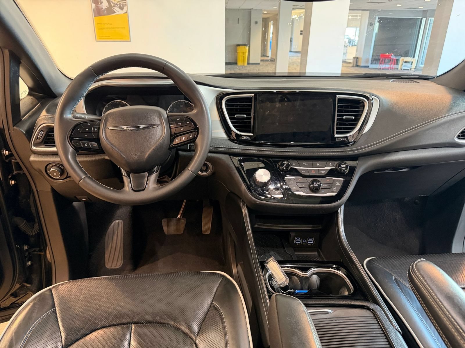 Used 2025 Chrysler Pacifica Limited FWD image 33