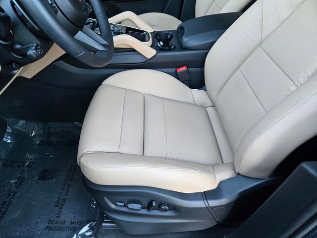 Used 2025 Porsche Cayenne image 26