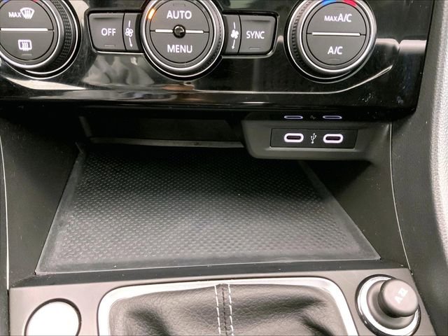 Used 2023 Volkswagen Jetta SE w/ Panoramic Sunroof Package image 33