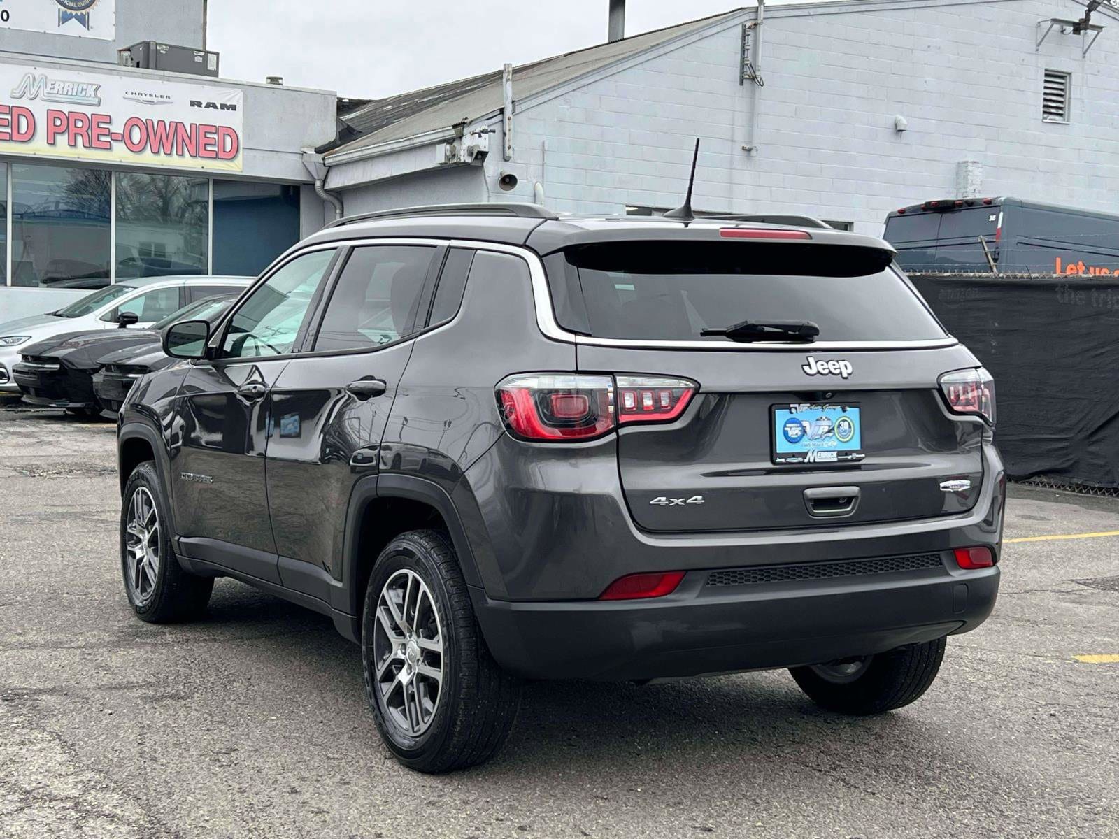Used 2019 Jeep Compass Latitude w/ Cold Weather Group AWD/4WD image 9