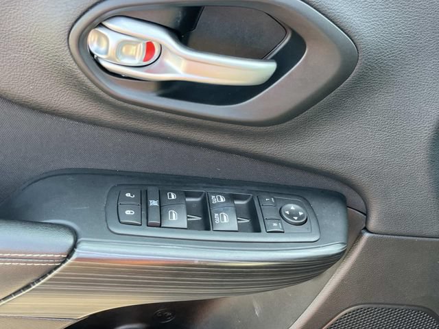 Used 2015 Jeep Cherokee Latitude FWD image 24