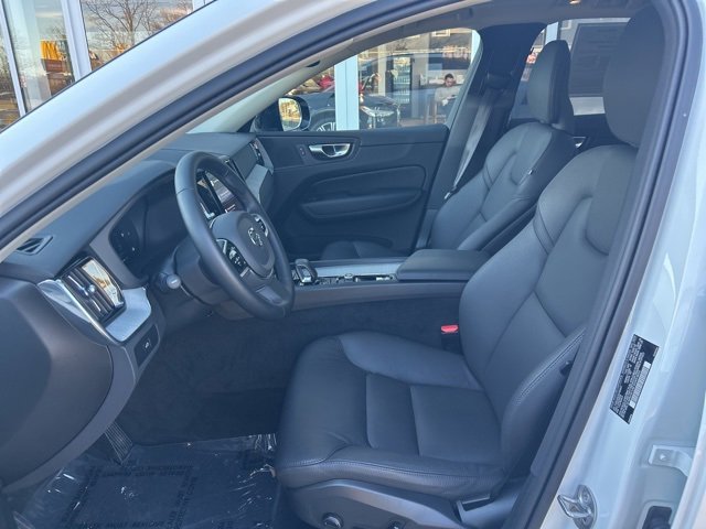 Certified 2025 Volvo XC60 B5 Plus image 17
