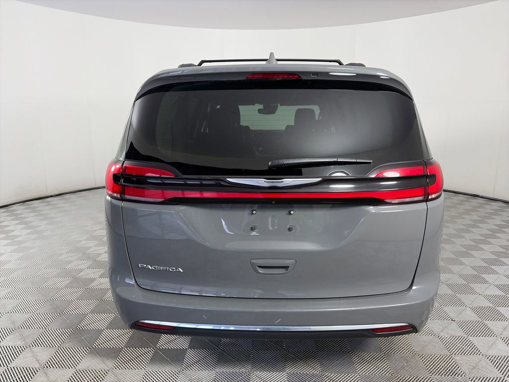 Used 2022 Chrysler Pacifica Touring-L FWD image 6