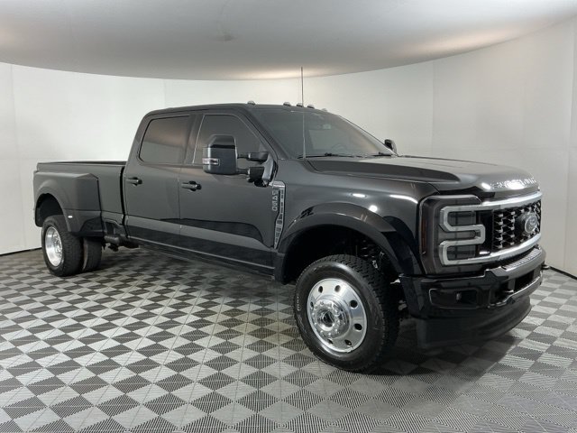 Certified 2025 Ford F450 Platinum w/ FX4 Off-Road Package AWD/4WD image 3