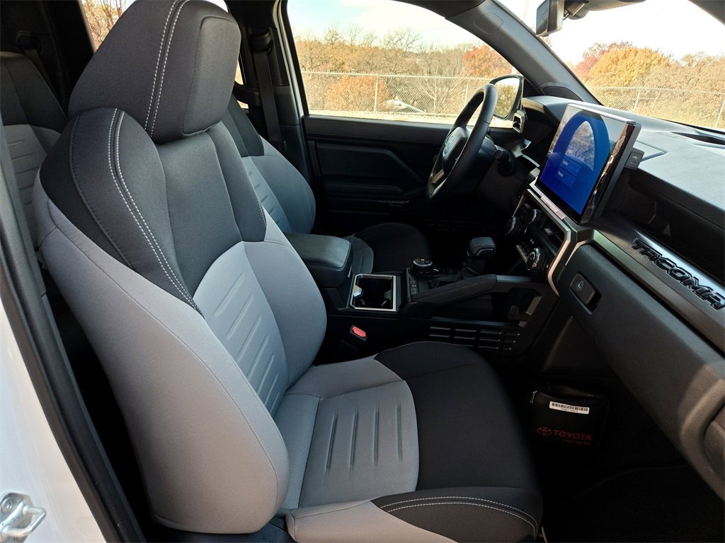 Used 2024 Toyota Tacoma TRD Off-Road image 27