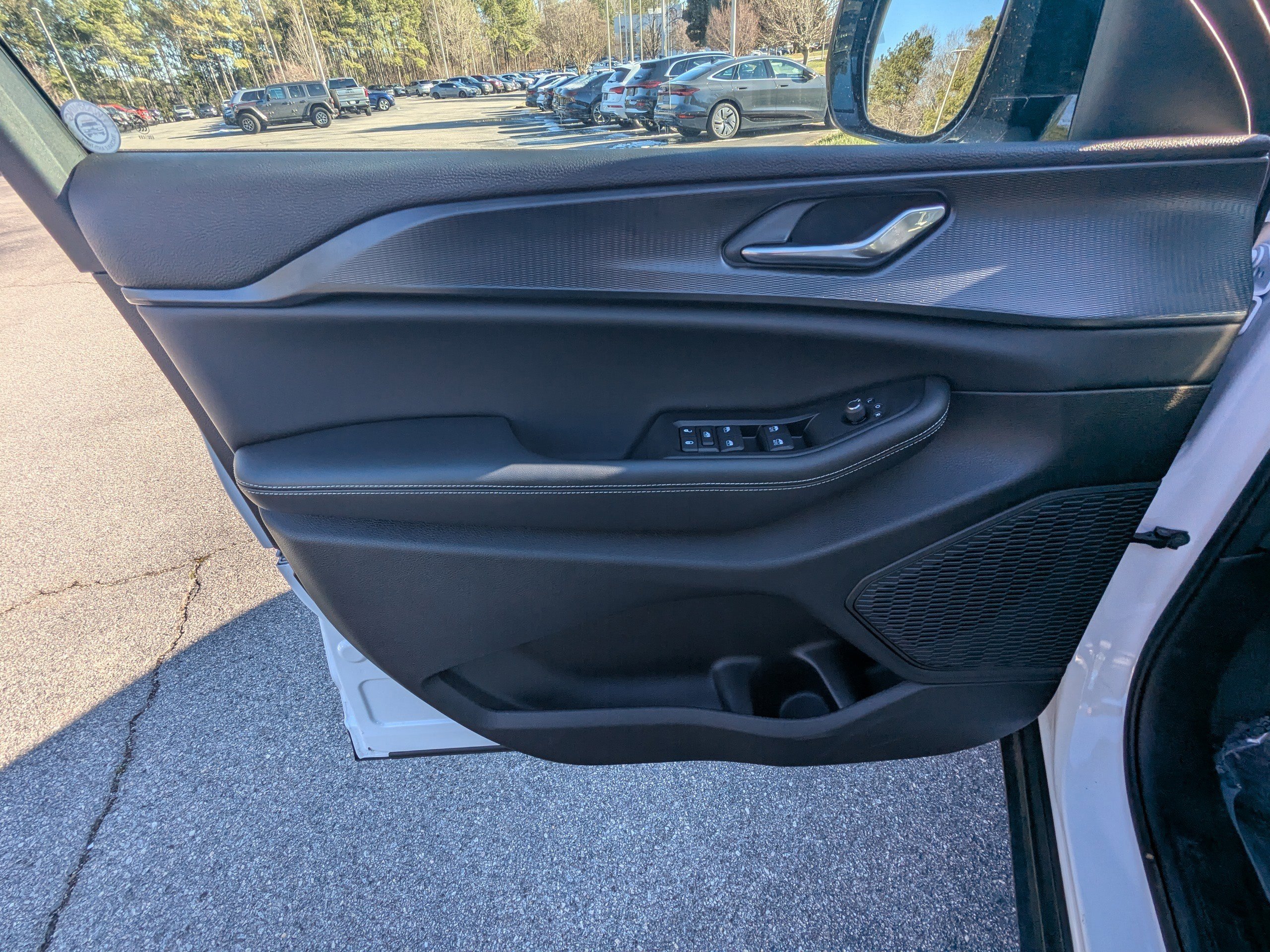 Used 2025 Jeep Grand Cherokee Altitude image 17