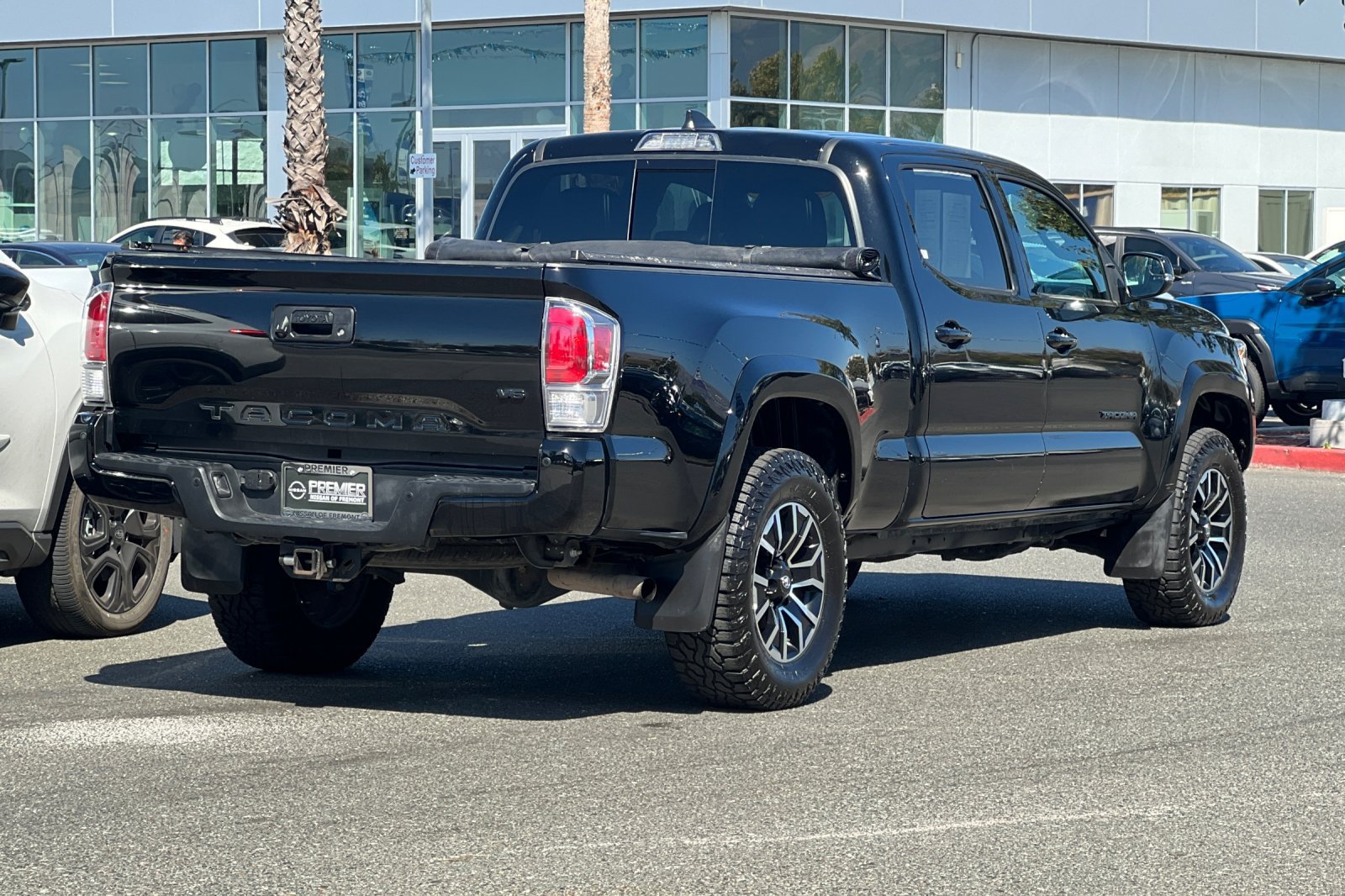 Used 2023 Toyota Tacoma TRD Sport w/ TRD Premium Sport Package AWD/4WD image 4