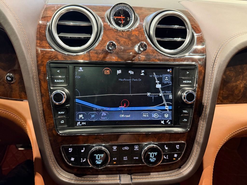 Used 2018 Bentley Bentayga AWD/4WD image 15