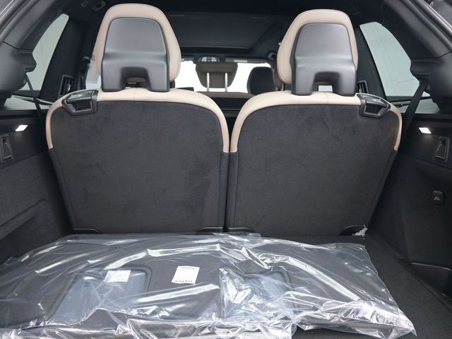 New 2026 Volvo XC90 B6 Ultra w/ Lounge Package image 32