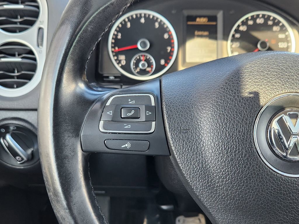Used 2011 Volkswagen Tiguan SE image 16