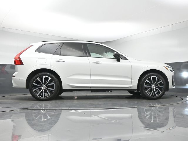 Used 2024 Volvo XC60 B5 Plus AWD/4WD image 42