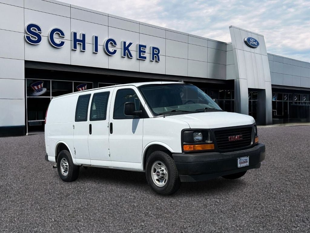 Used 2017 GMC Savana 2500 RWD image 1
