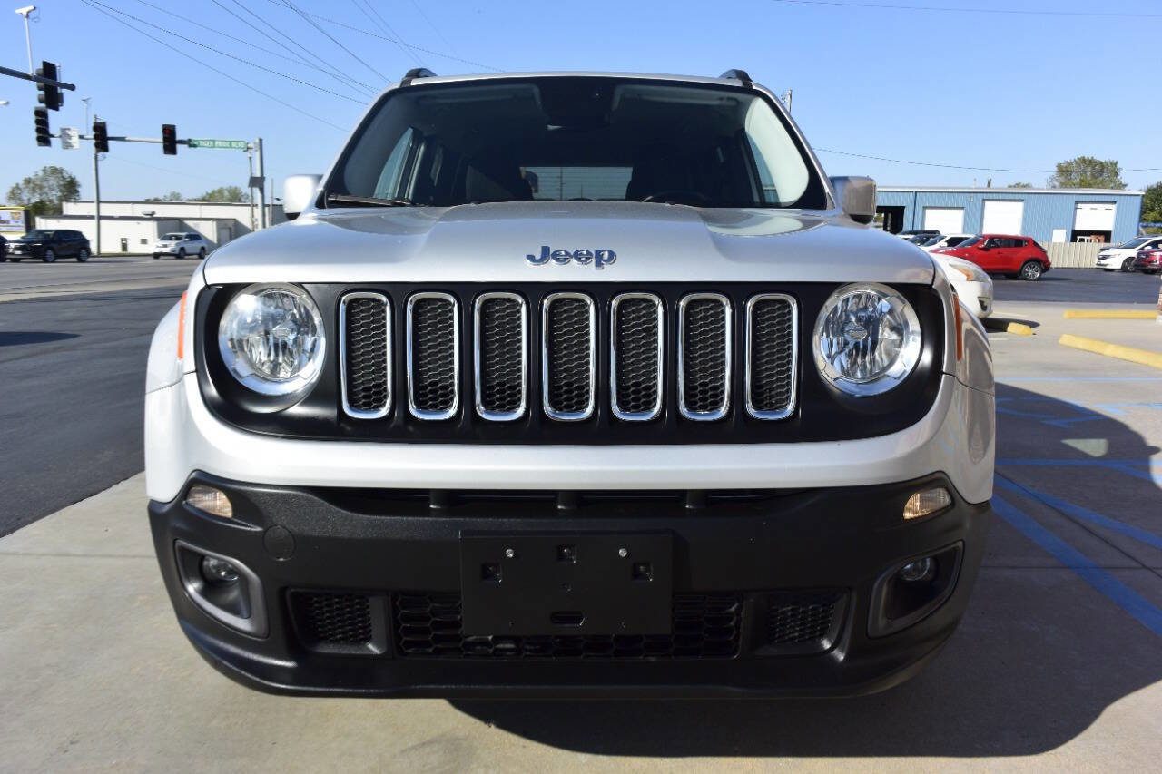 Used 2017 Jeep Renegade Latitude w/ Popular Equipment Group image 9
