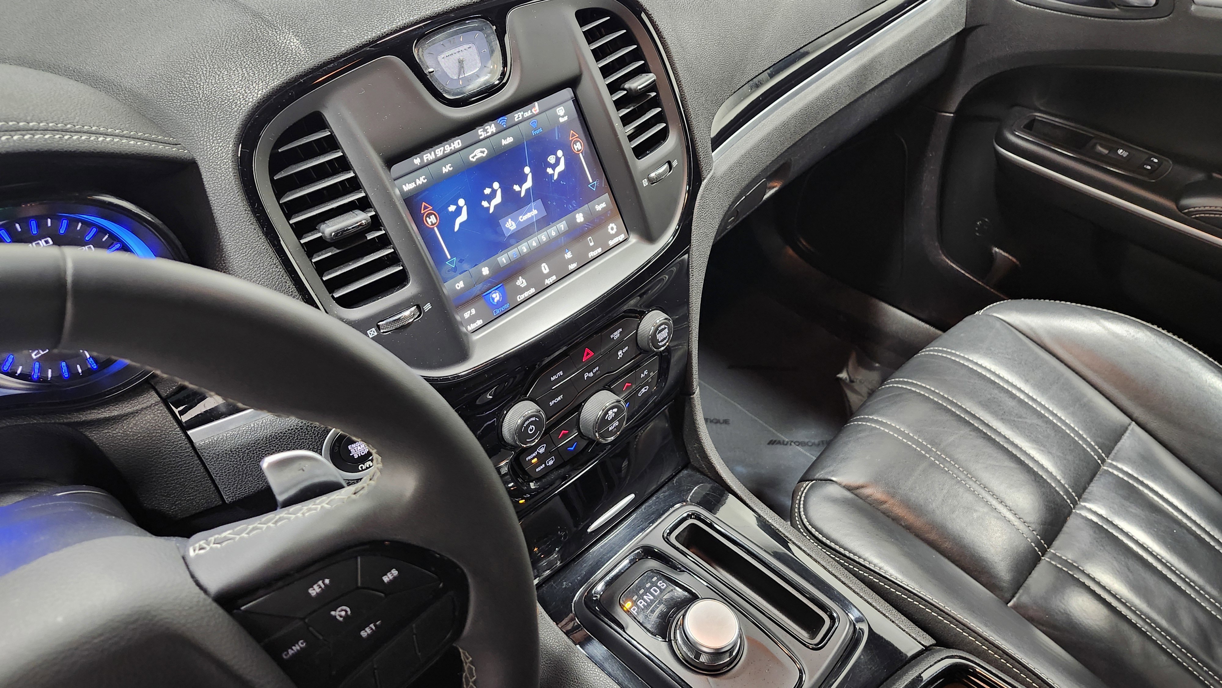 Used 2023 Chrysler 300 S image 31