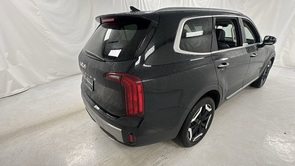 Used 2025 Kia Telluride S FWD image 3