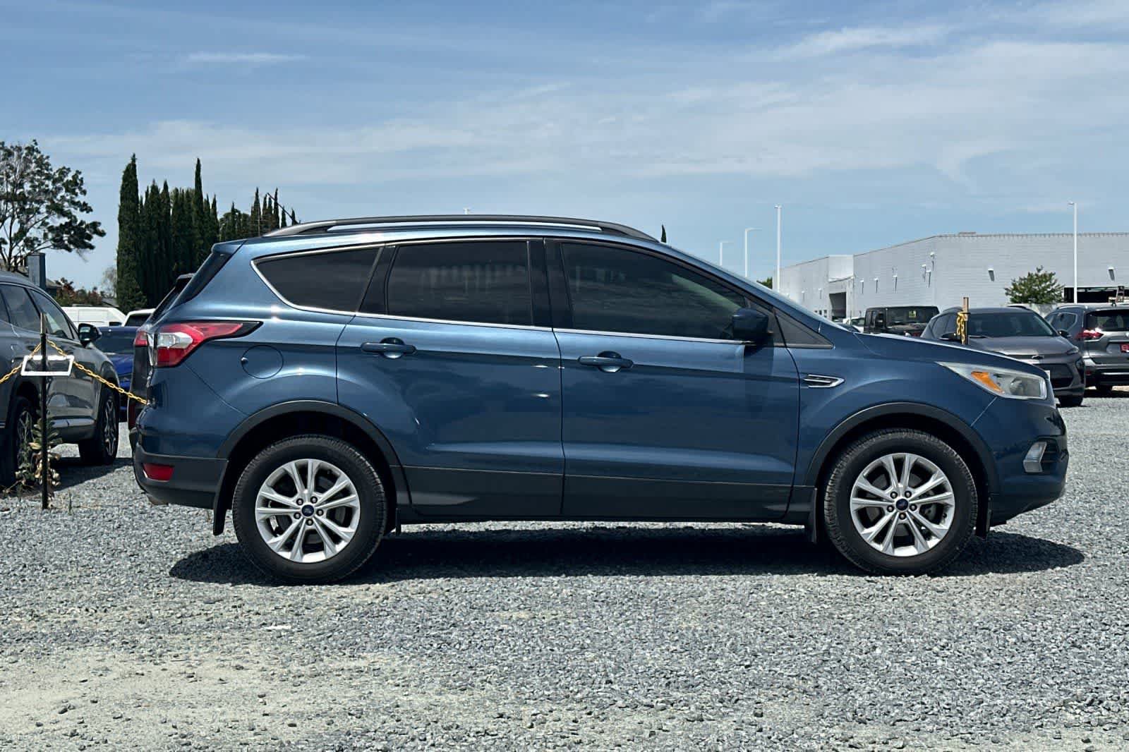 Used 2018 Ford Escape SE FWD image 9