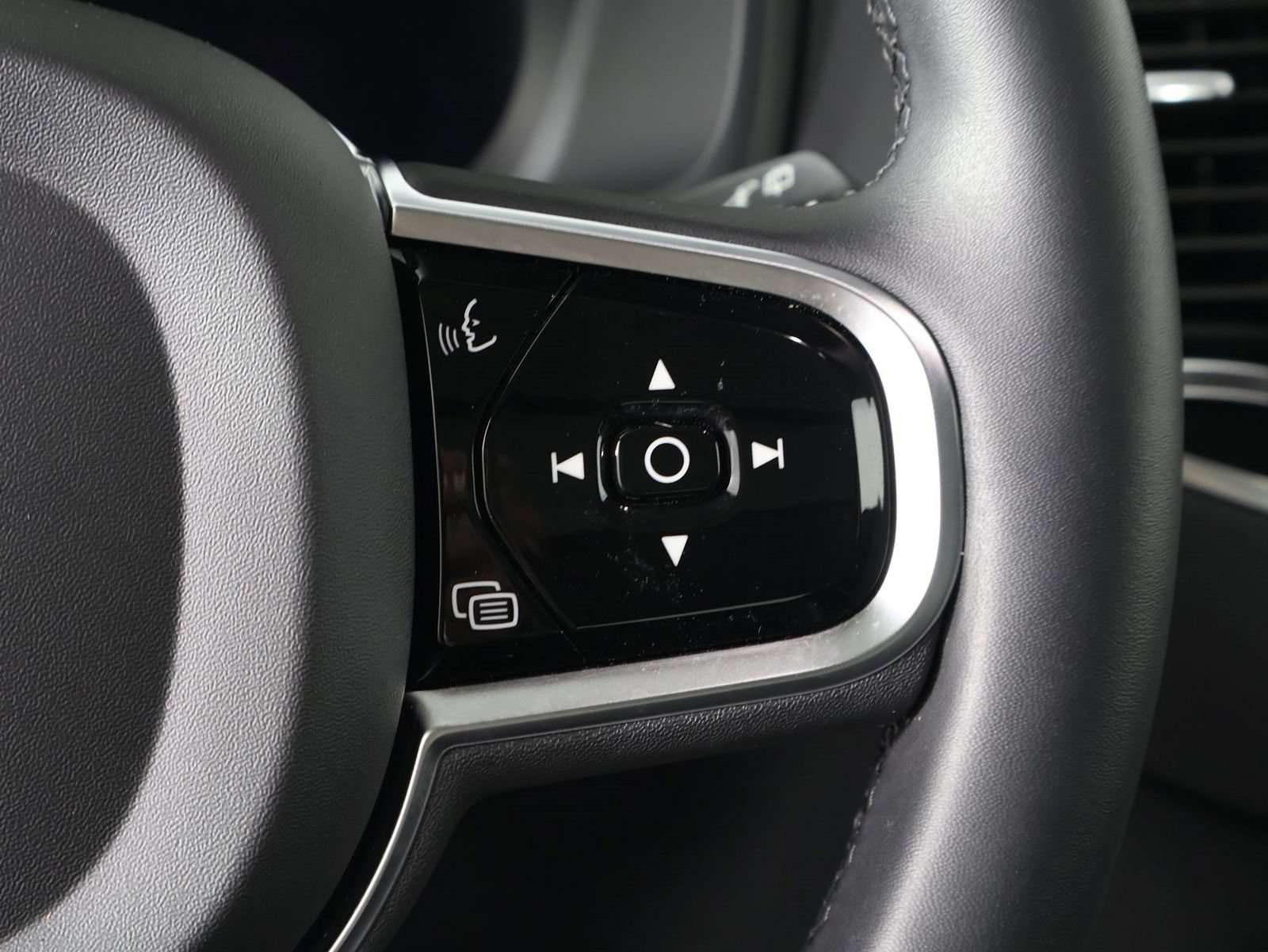 Certified 2024 Volvo XC90 B6 Ultimate AWD/4WD image 11