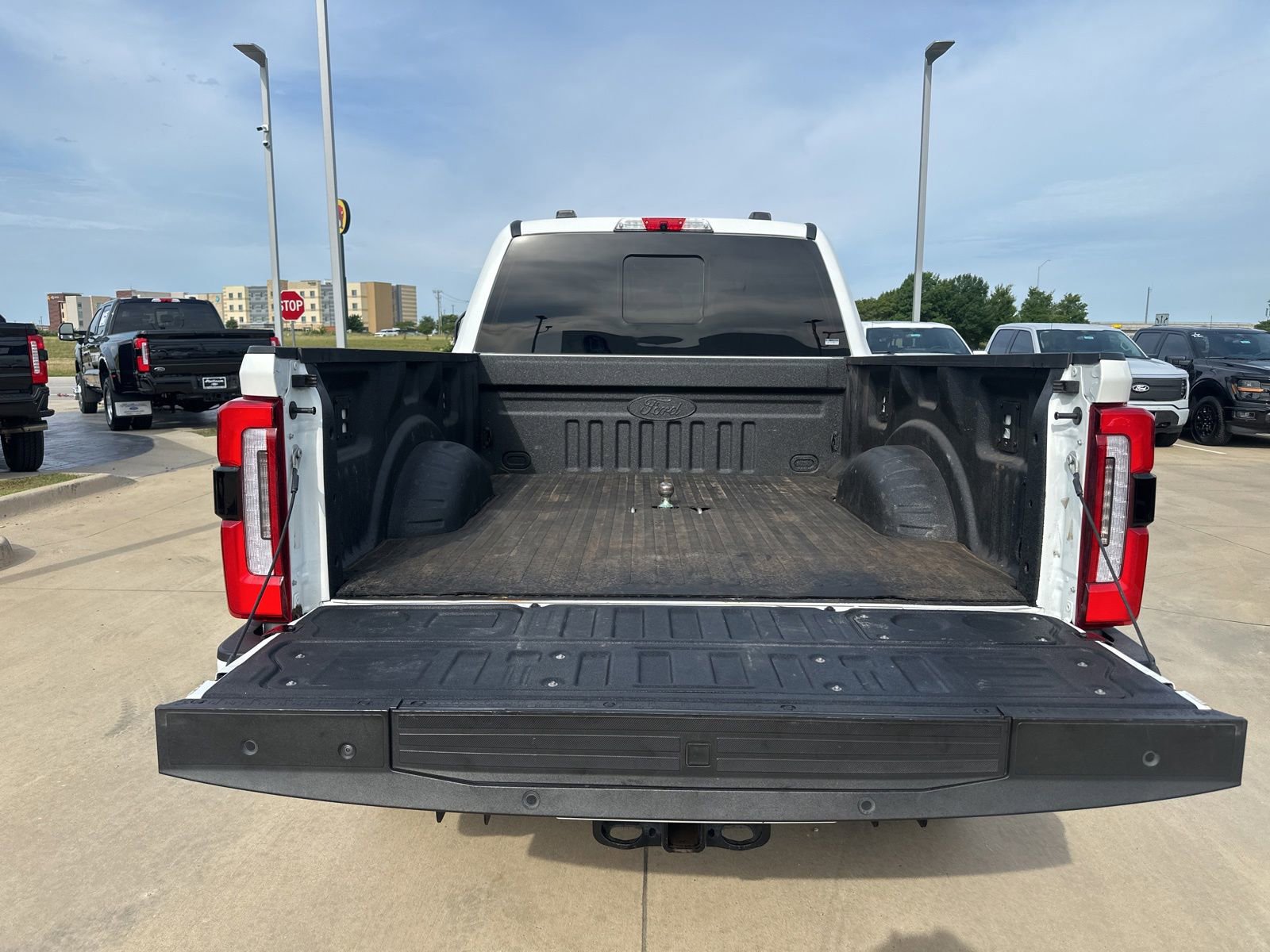 Used 2024 Ford F250 Platinum w/ Tremor Off-Road Package AWD/4WD image 5