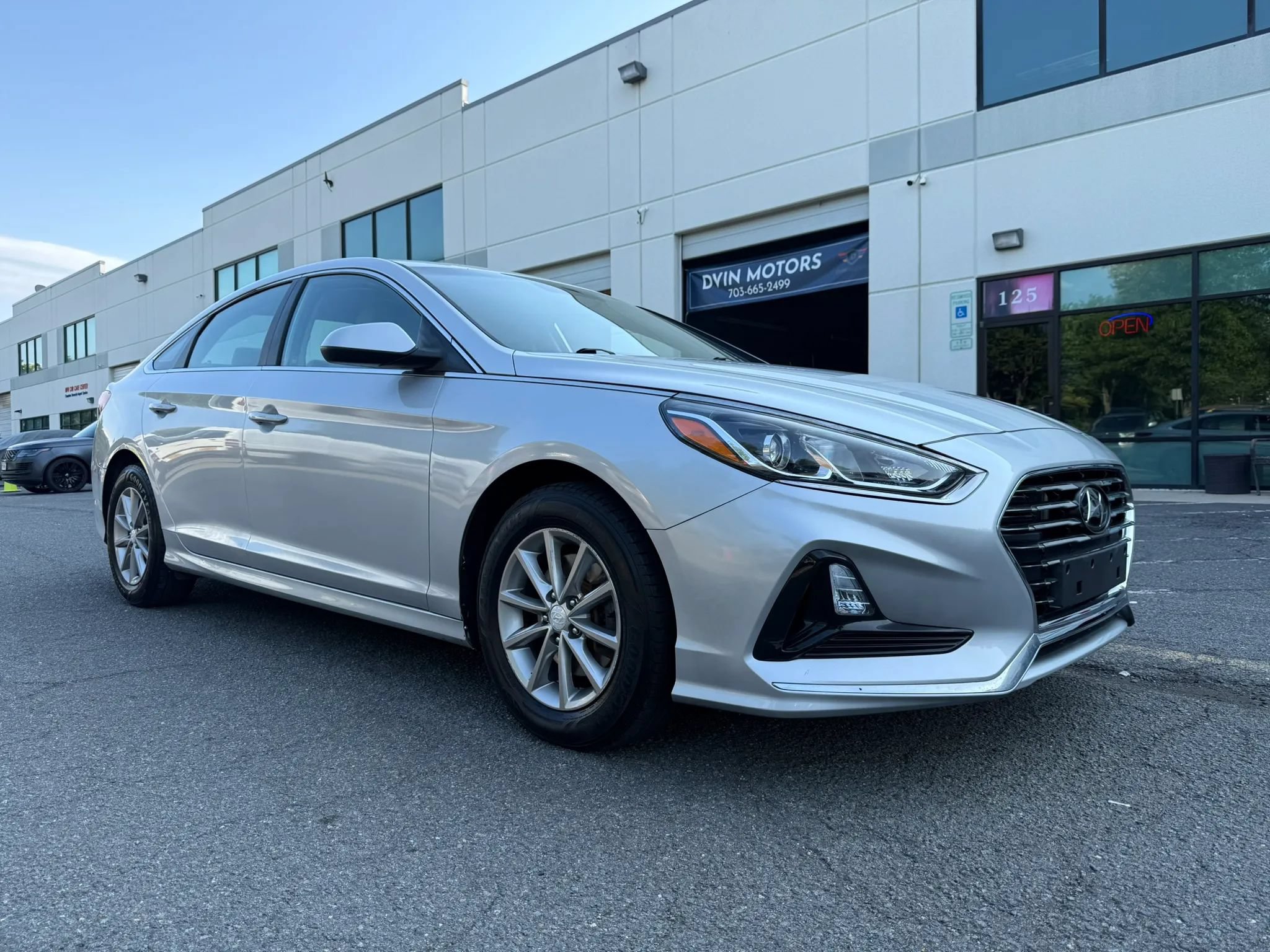 Used 2018 Hyundai Sonata SE FWD image 2