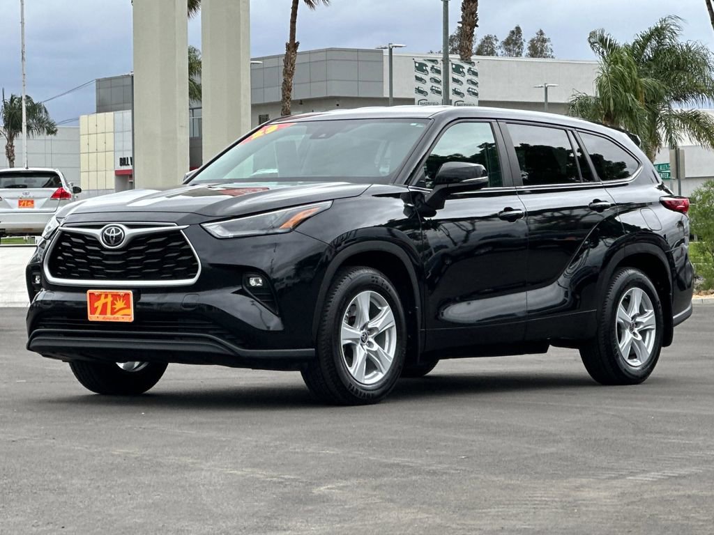 Used 2023 Toyota Highlander LE AWD/4WD image 7