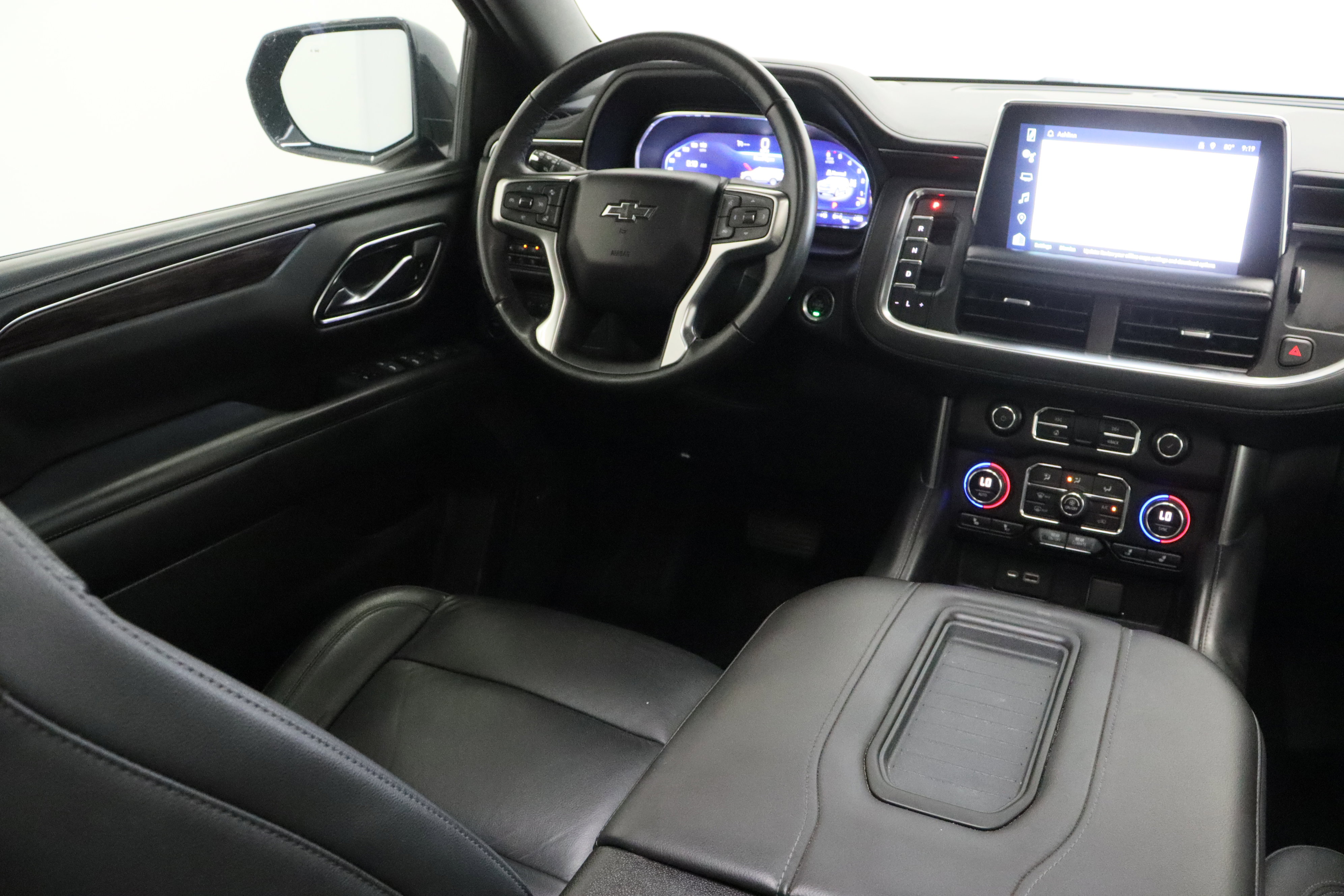 Used 2022 Chevrolet Tahoe Z71 w/ Luxury Package AWD/4WD image 35