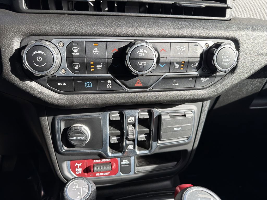 Used 2024 Jeep Wrangler Unlimited AWD/4WD image 27